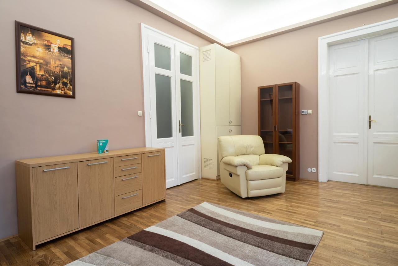 Kiraly Central Apartment With Free Parking And Ac 부다페스트 외부 사진
